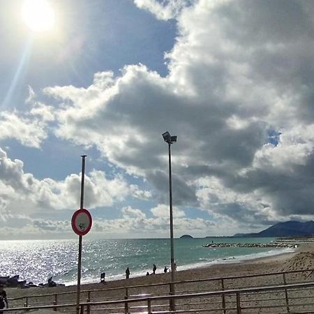 Appartamento Casa Souvenir Loano Esterno foto